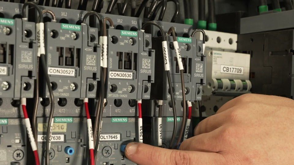 Imagen del video de DDI sobre la corrección de una falla en la HMI, 2024.